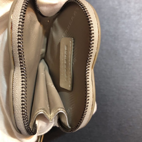 Burberry Zip Around Heart Coin Purse - GOLD - Picture 3 of 4